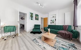 Green Hype - 10 Mins To Stadium - Sleeps 8
