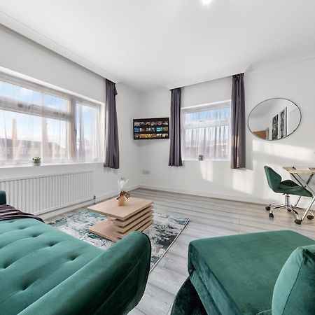 Green Hype - 10 Mins To Stadium - Sleeps 8 London Exterior photo